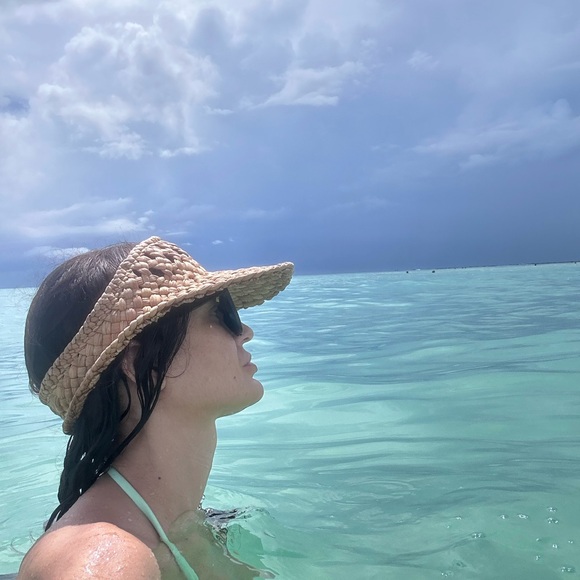 Meet your Posher, Amanda - Picture 1 of 1